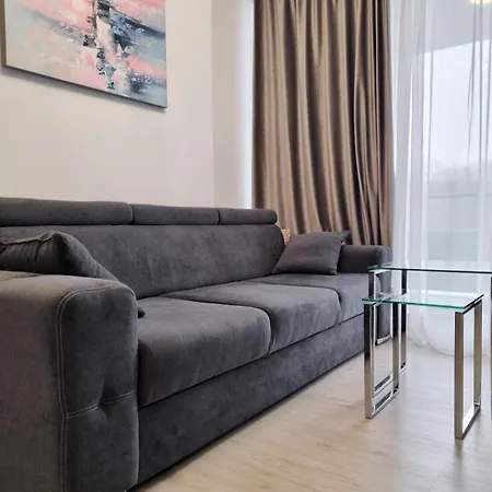Апартаменты Chic Near Therme And Airport *