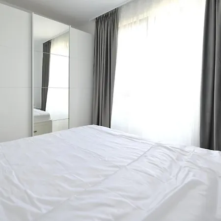 Апартаменты Chic Near Therme And Airport Бухарест