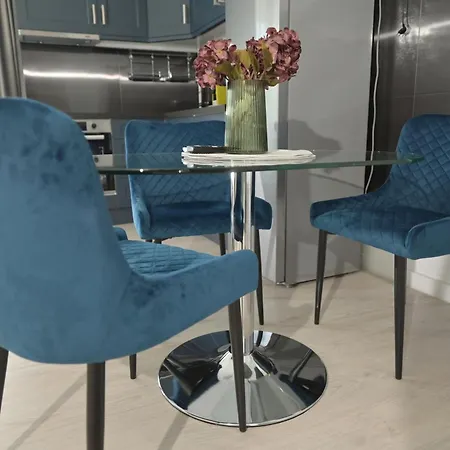 Апартаменты Chic Near Therme And Airport