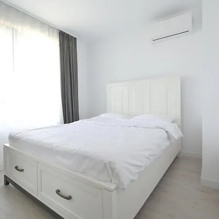 Chic Near Therme And Airport